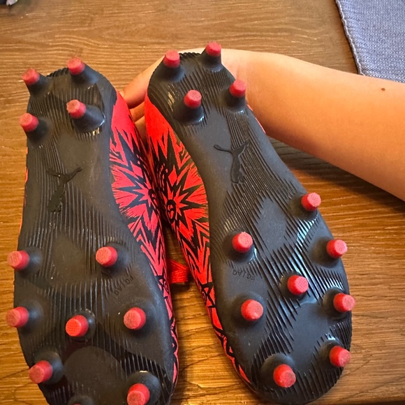 Puma Pulisic kids soccer cleats size 12 - Picture 2 of 3